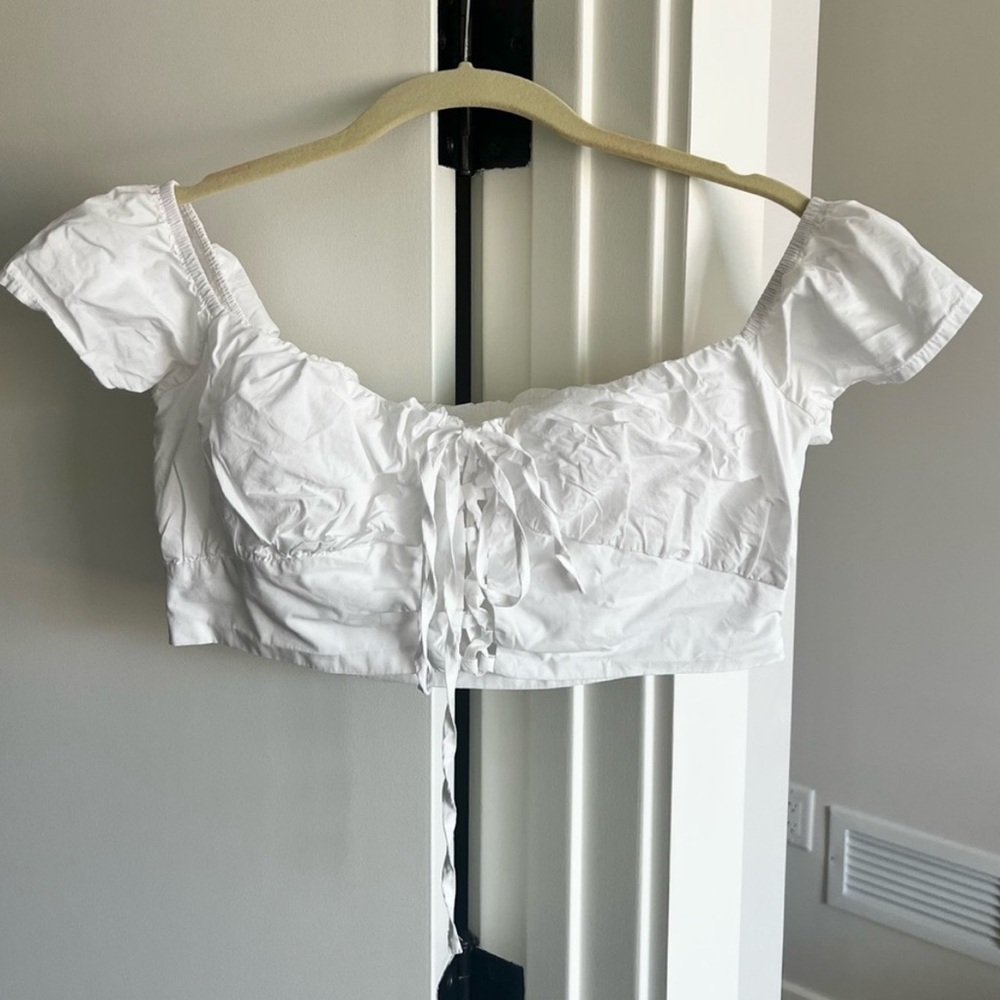 💛 bundle at $12- Superdown White Ruched Blouse